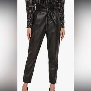 Women’s loose paper bag coated pants from Vero Moda